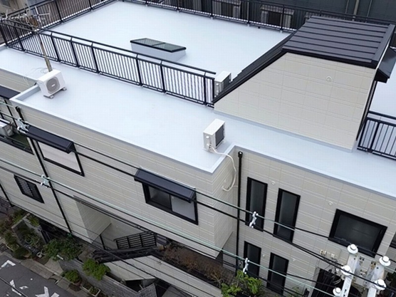 吹田市の塩ビシート防水と外壁塗装後の旭化成ヘーベルハウスの住宅の全景