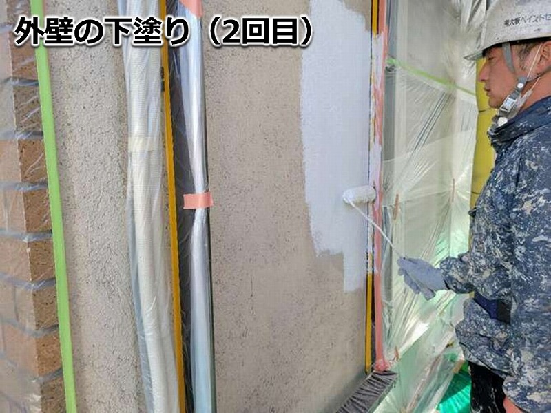外壁の下塗り（2回目）