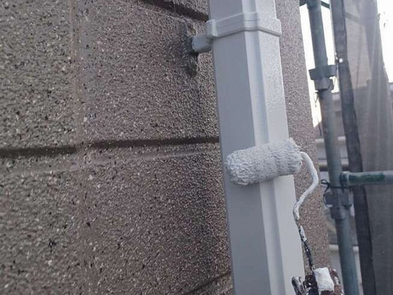 雨樋の上塗り