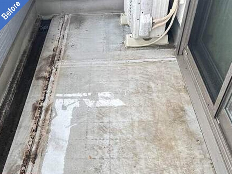 三重県の塩ビシート防水工事前の積水ハウスのバルコニー