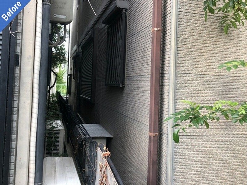 外壁塗装前の樋と外壁
