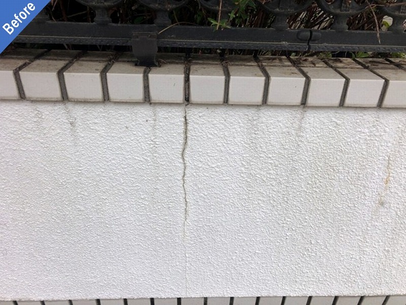 ひび割れのある外塀