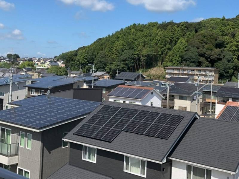 太陽光パネルを設置してから何年後に屋根塗装すべき？