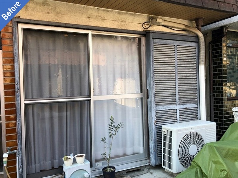 塗装前のサッシ廻りと雨戸