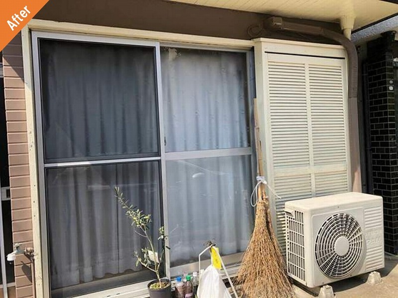 塗装後のサッシ廻りと雨戸