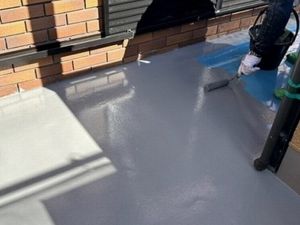 トップコート塗布（ウレタン防水工事）