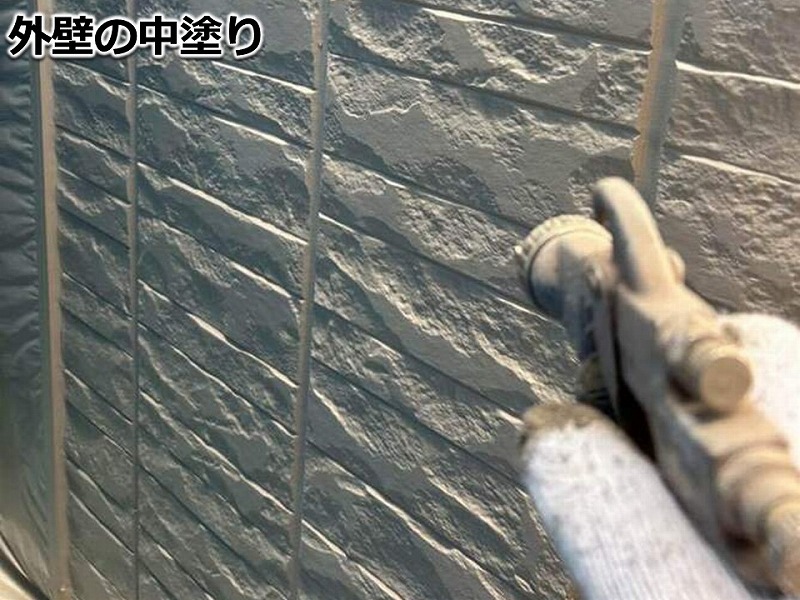 外壁の中塗り