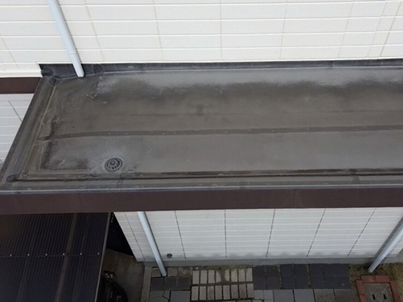 庇の塩ビシート防水をドローンで点検