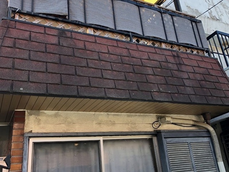 下屋根のアスファルトシングル