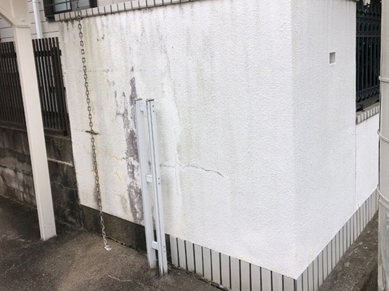 外塀の塗膜の捲れ