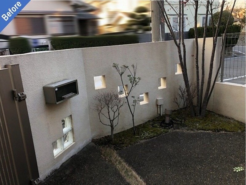 外壁塗装と補修前の塀