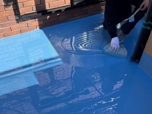 ウレタン樹脂塗布（2層目）（ウレタン防水工事）