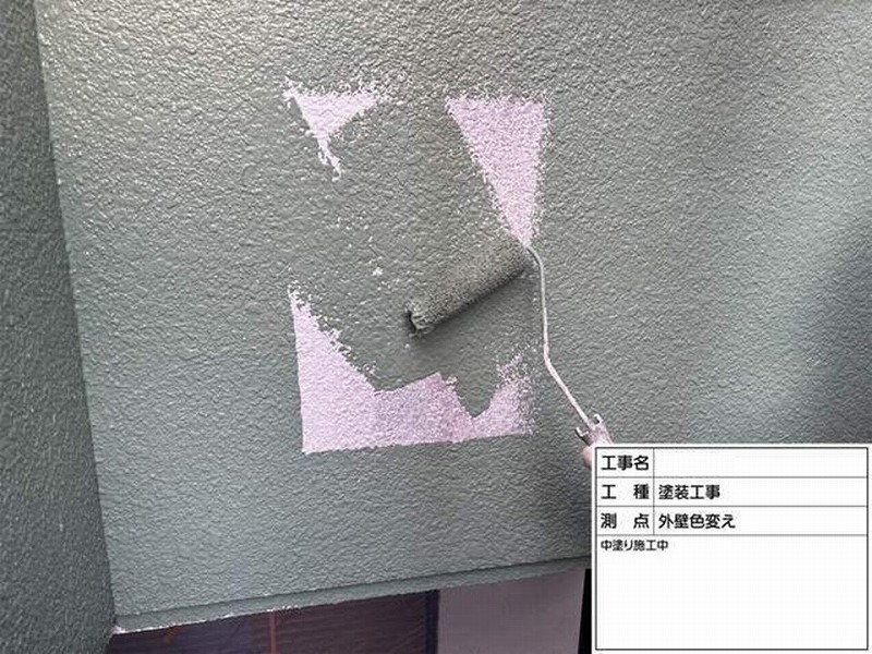 外壁の中塗り（RS-368）