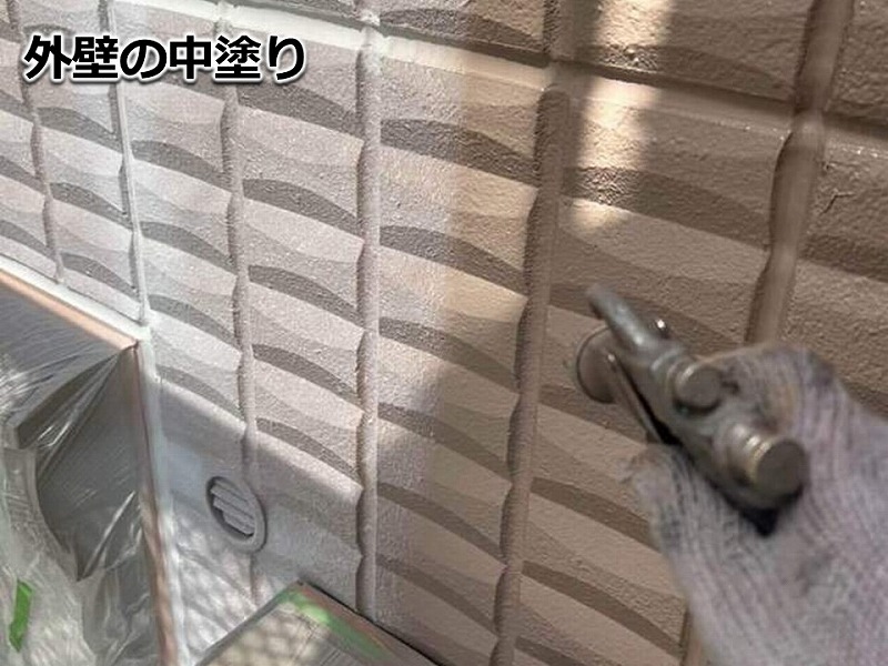 外壁の中塗り