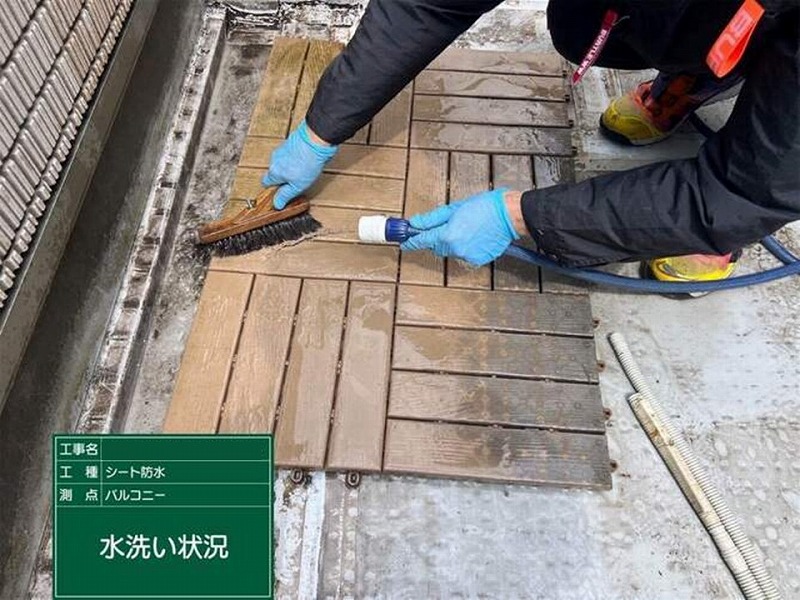 ベランダ床材の水洗い