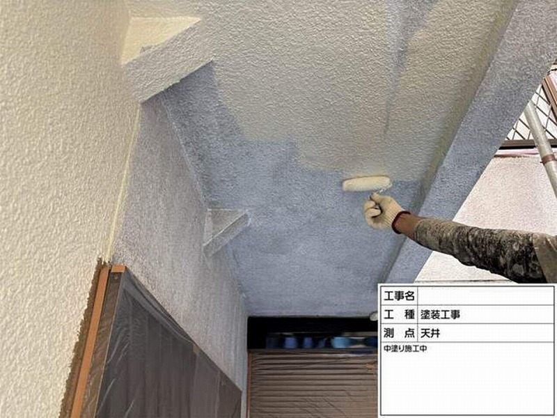 軒天の中塗り
