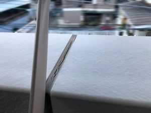 笠木のコーキングの亀裂