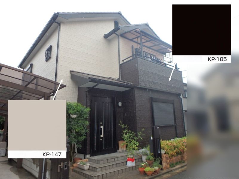 ベージュベースに1階一部やベランダを黒のアクセントカラーで仕上げた施工事例の色