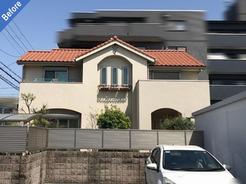 外壁塗装前のセラミック仕上げの住宅