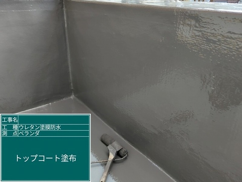 トップコートの塗布（仕上げ工程）