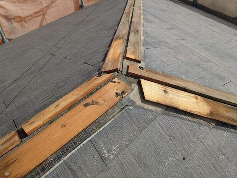 棟板金撤去後のスレート瓦