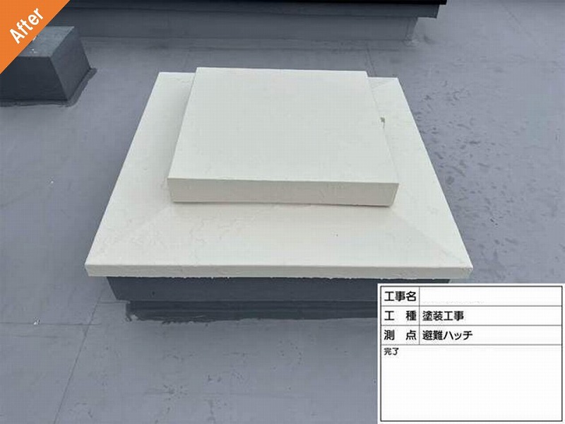 塗装工事後の避難ハッチ