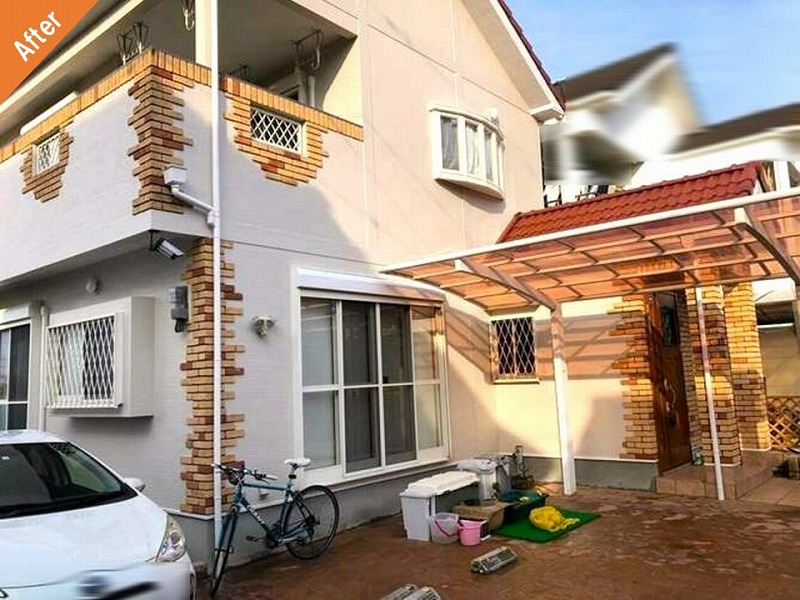 外壁塗装後のモルタル外壁の戸建て住宅