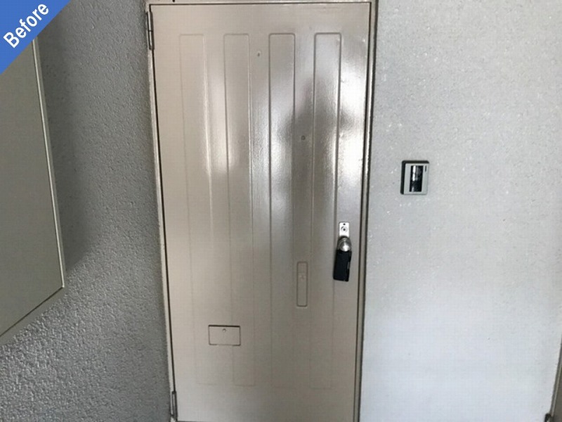 外壁塗装前のマンションの玄関扉