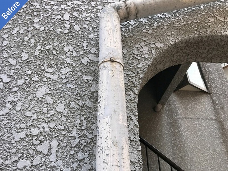 外壁塗装前のマンションの雨樋