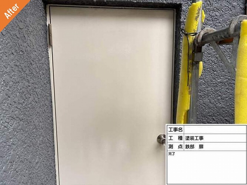 塗装工事後の鉄部扉