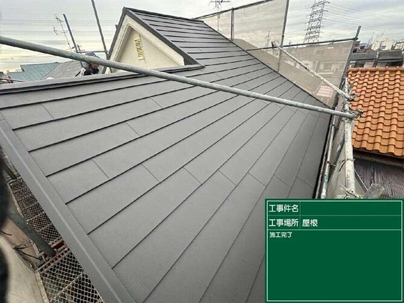 スーパーガルテクトを使用した屋根カバー工法完工