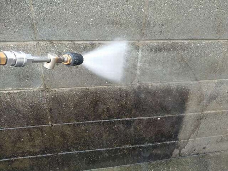 外塀の高圧洗浄