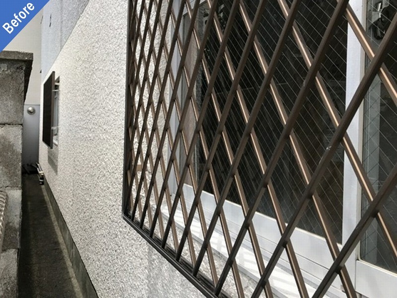 外壁塗装前のマンションのサッシ廻りのモルタル外壁