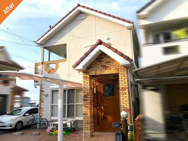 外壁塗装後のベルアート吹き付け仕上げのモルタル外壁の戸建て住宅
