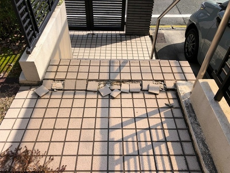 タイルの剥がれ