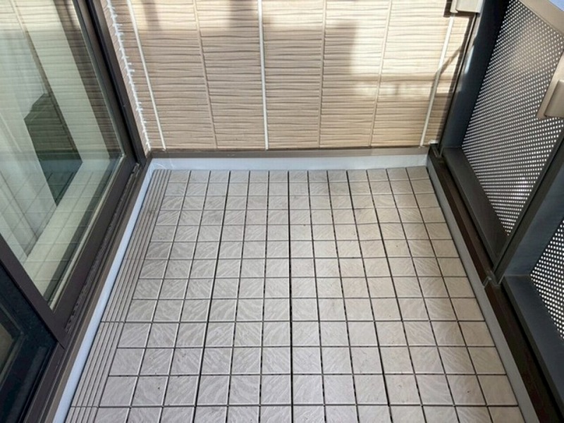 塩ビシート防水の上に床材復旧