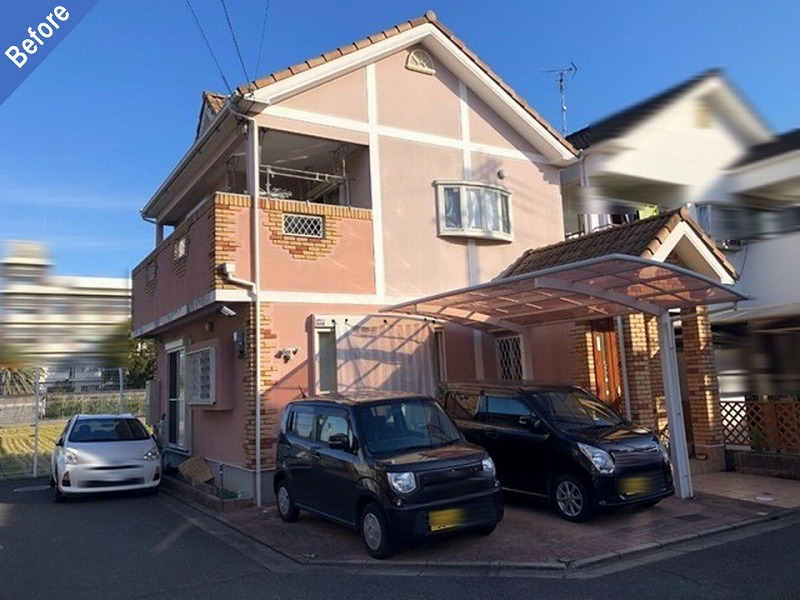 外壁塗装前のベルアート吹き付け仕上げの戸建て住宅