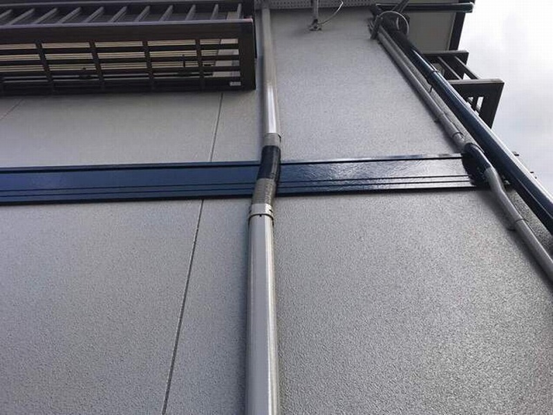 塗装後の雨樋と帯