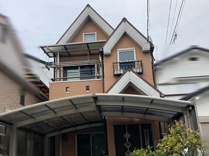 羽曳野市のひび割れがある窯業系サイディングの住宅