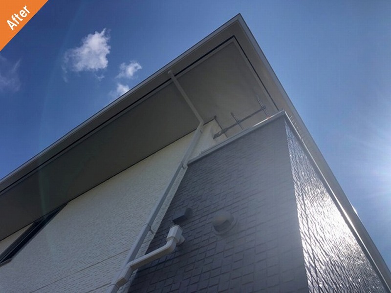 外壁塗装後のツートンカラーの大和ハウスのDCウォール