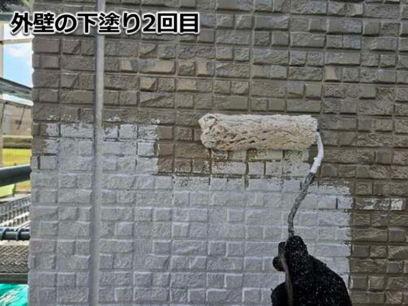 外壁の下塗り2回目