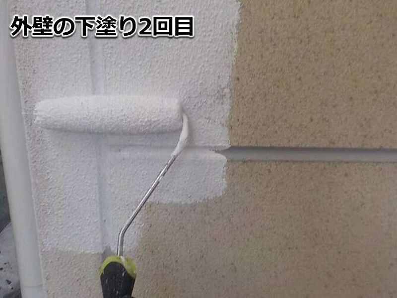 外壁の下塗り2回目