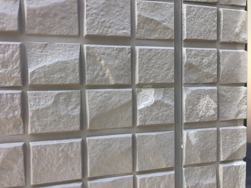 DCウォールの塗膜の剥がれ