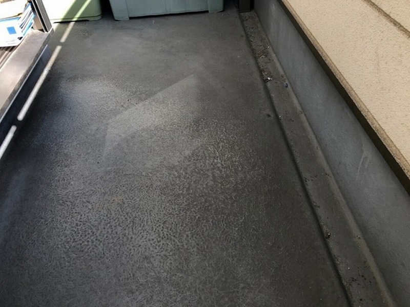 ベランダ床の点検