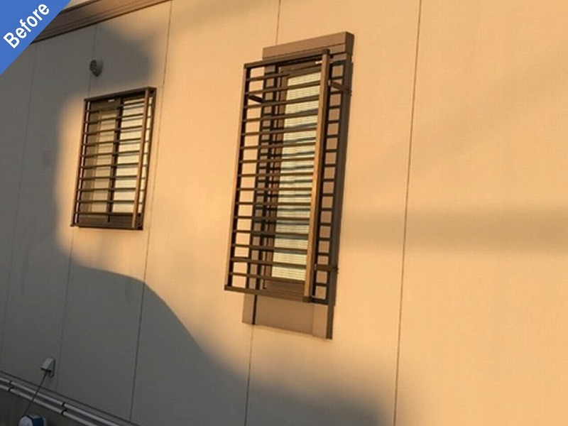 外壁塗装前のエスバイエル住宅のサッシ廻り