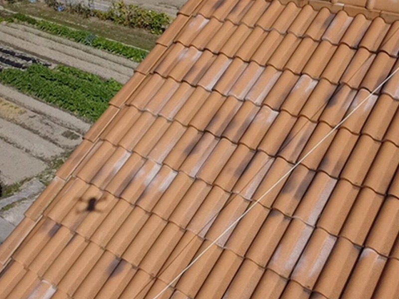 屋根のドローン点検