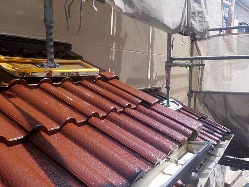 塗装後のセメント瓦の下屋根