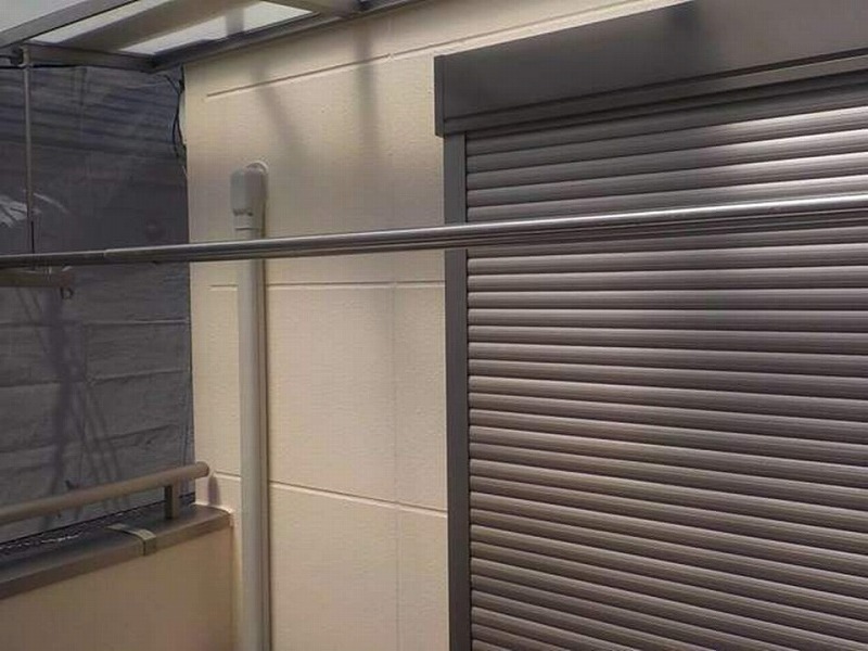 外壁塗装後のシャッターボックスとスリムダクト