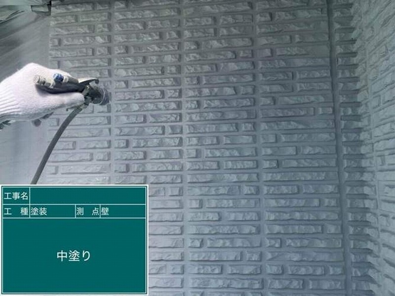外壁の中塗り