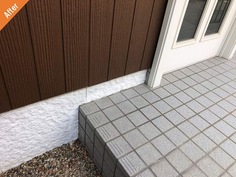 外壁塗装後の地面タイルと基礎部分